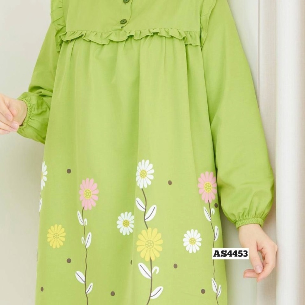 Brand new Lime Green top. Comfy and stylish 💚 what you see is what you get 100%